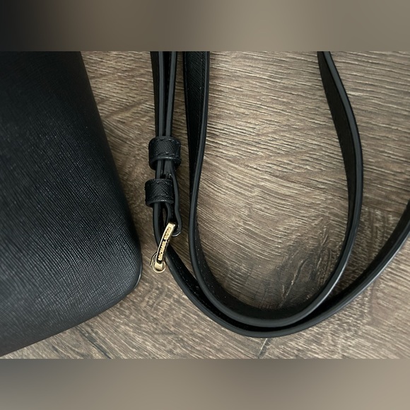 Michael Kors Cindy Dome LG Satchel Black & Gold Saffiano Leather - Picture 3 of 12